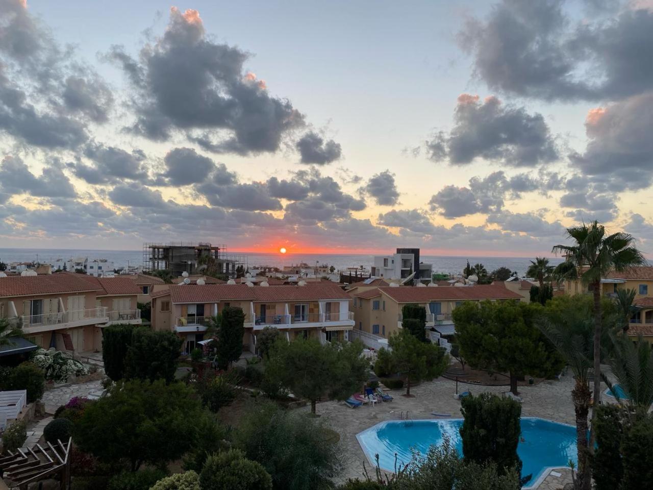 Newly Renovated- Regina Gardens 1, Venus Beach 500 M, Sea&Sunsets View, License Ooo7141 Пафос Экстерьер фото