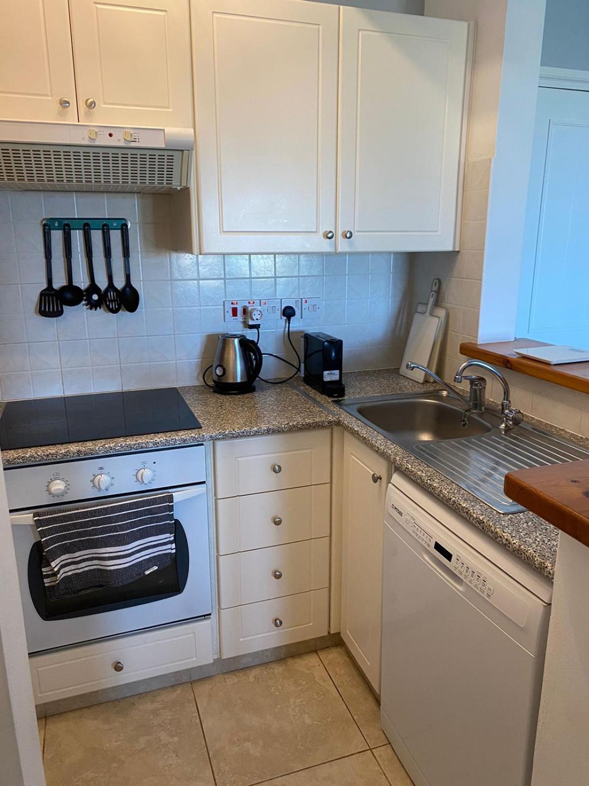 Newly Renovated- Regina Gardens 1, Venus Beach 500 M, Sea&Sunsets View, License Ooo7141 Пафос Экстерьер фото
